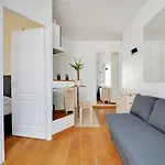 GuestReady - Bel Apt. près du Mur des Je t\'aime