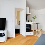 GuestReady - Bel Apt. près du Mur des Je t\'aime