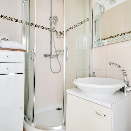 Appartamento Guestready - Neat Near The Of *